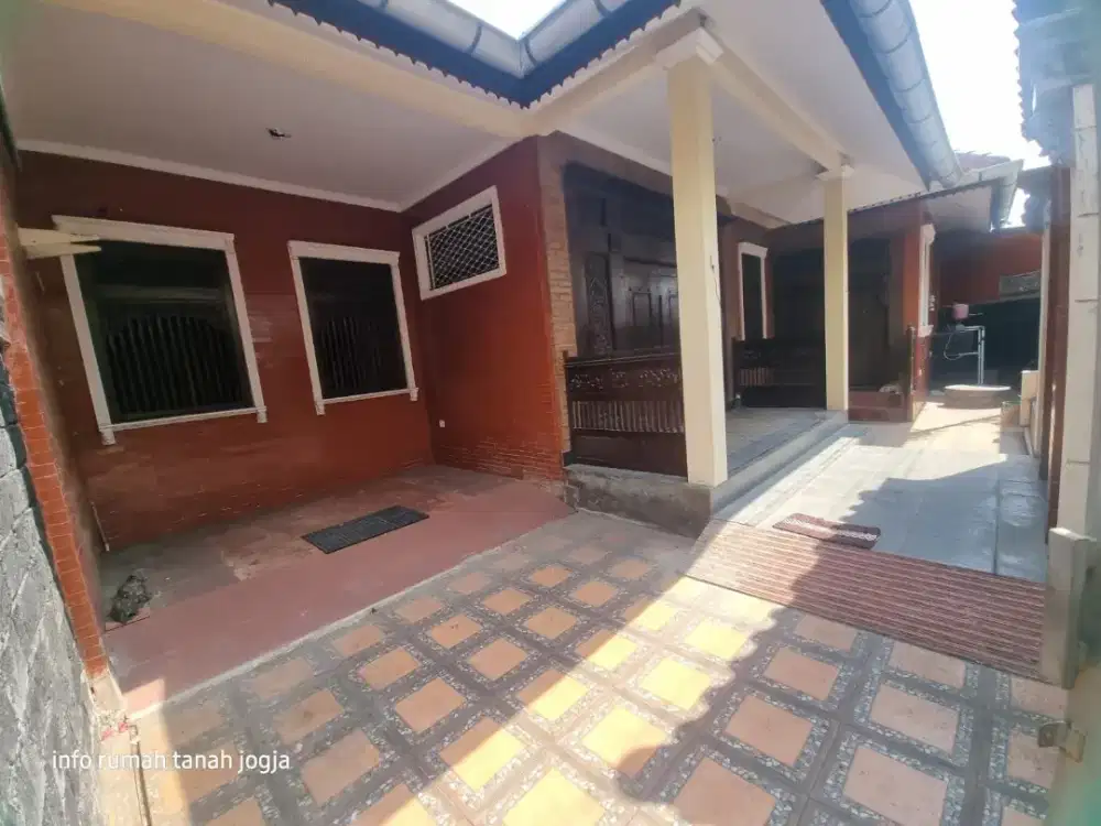 Di sewakan at di jual rumah dekat jln mataram maliobiro