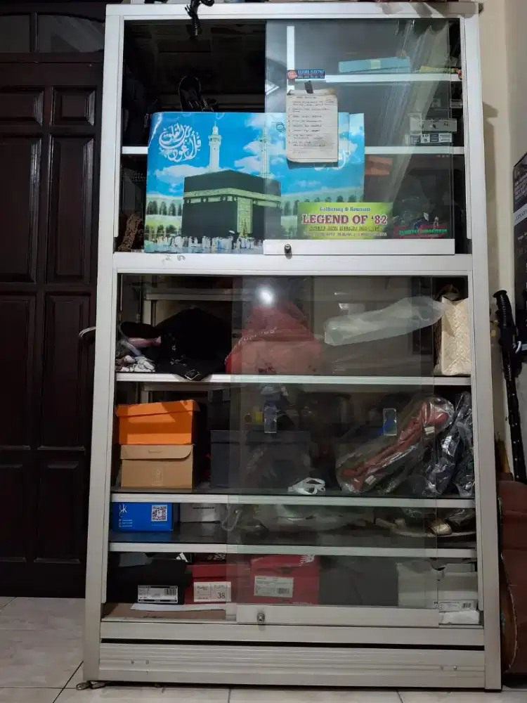 Lemari alumunium kaca murah