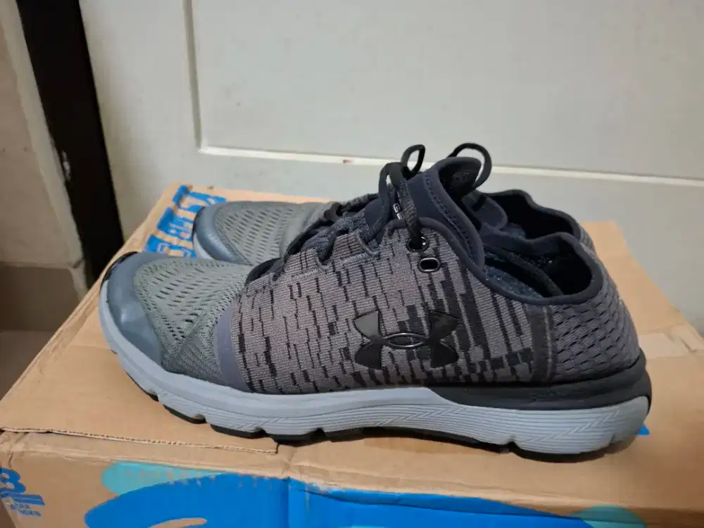 UNDER ARMOUR ORI INDONESIA size 44.5/285 VTM