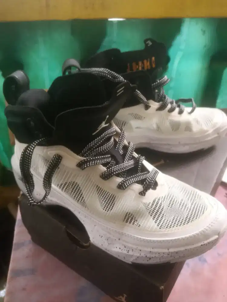 Jual aja Sepatu Jordan beli di Hongkong