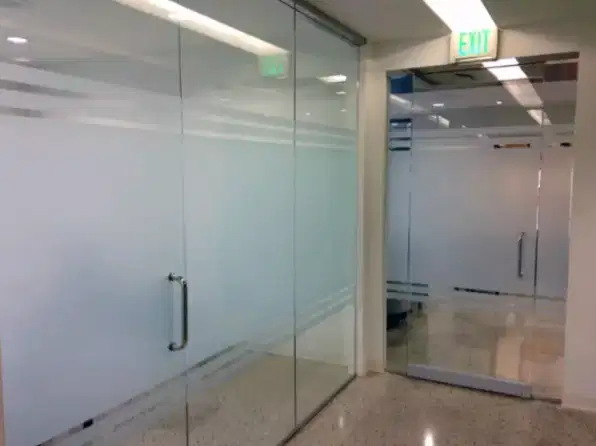 STIKER KACA KANTOR SANDBLAST CUSTOM CUTTING STICKER KACA ES BURAM