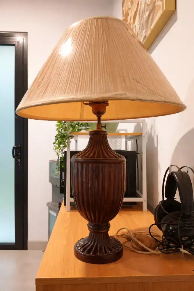 Lampu meja klasik