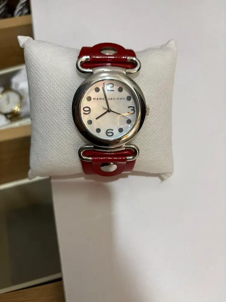 Preloved Jam Marc Jacobs kulit, merah