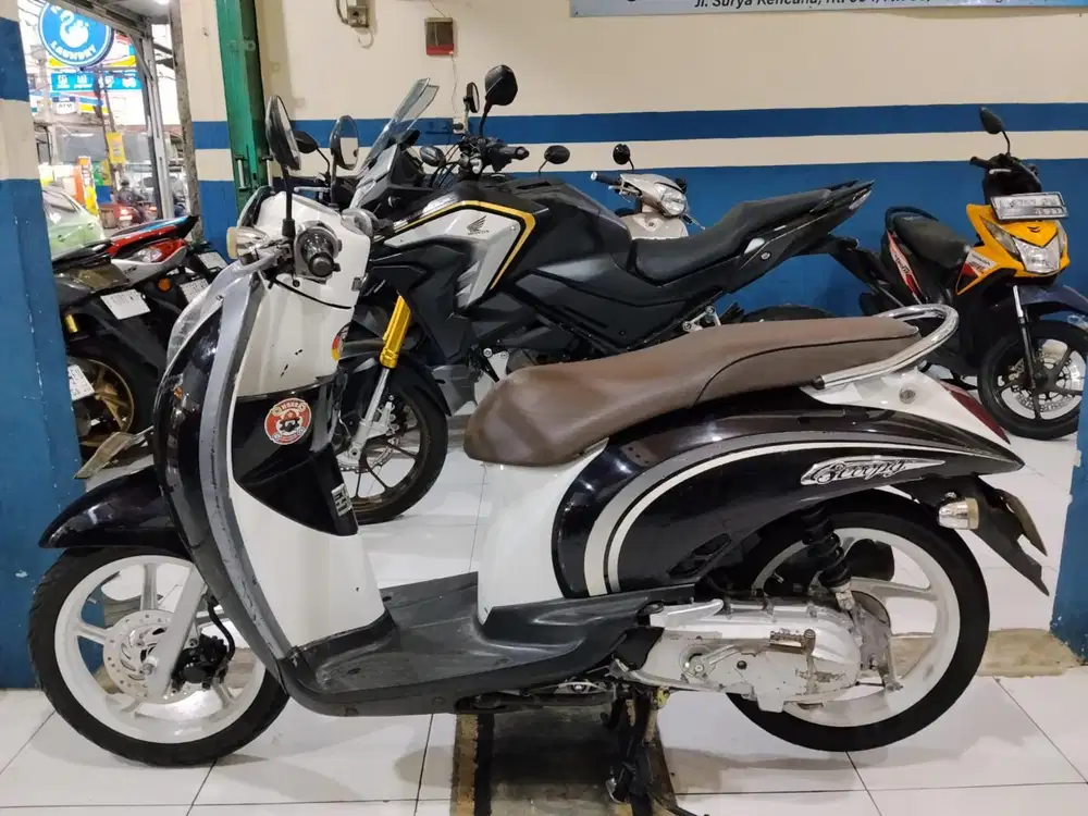 (-) di jual Honda Scoopy karbu 2011
