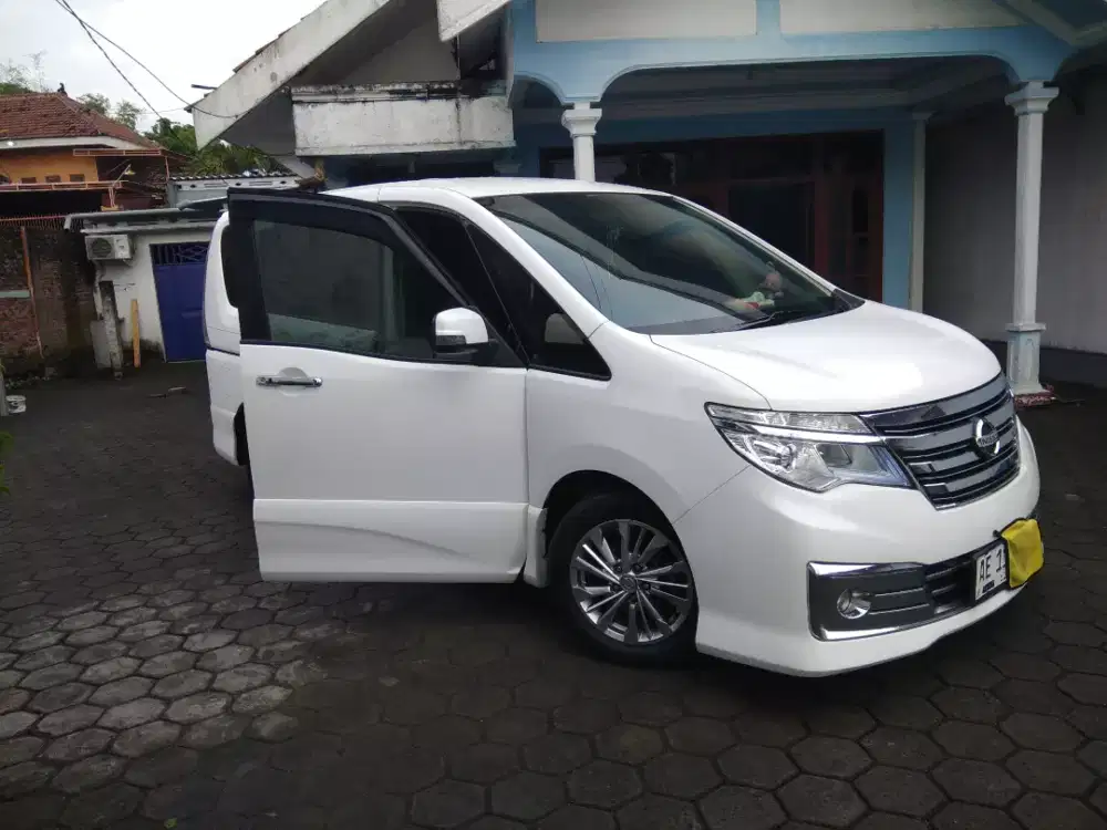 Di Jual milik pribadi Nissan Serena HWS panoramic
