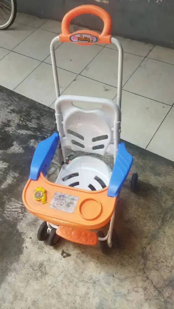 Stroller masih bagus bangetttt 99%