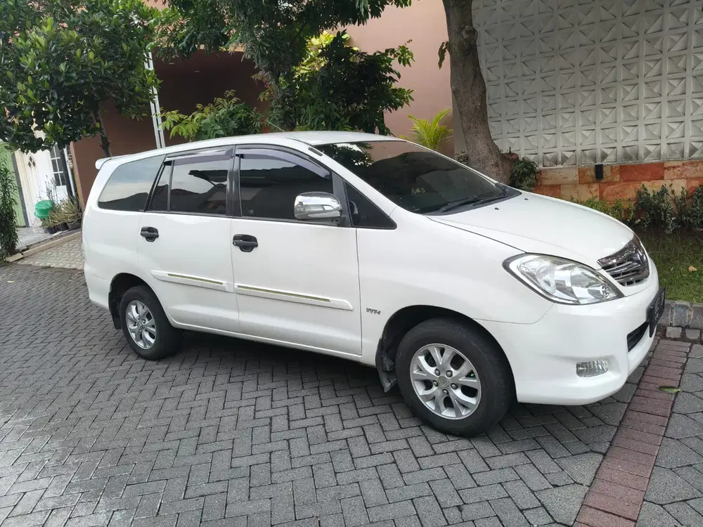 Toyota Kijang Innova 2011 Bensin