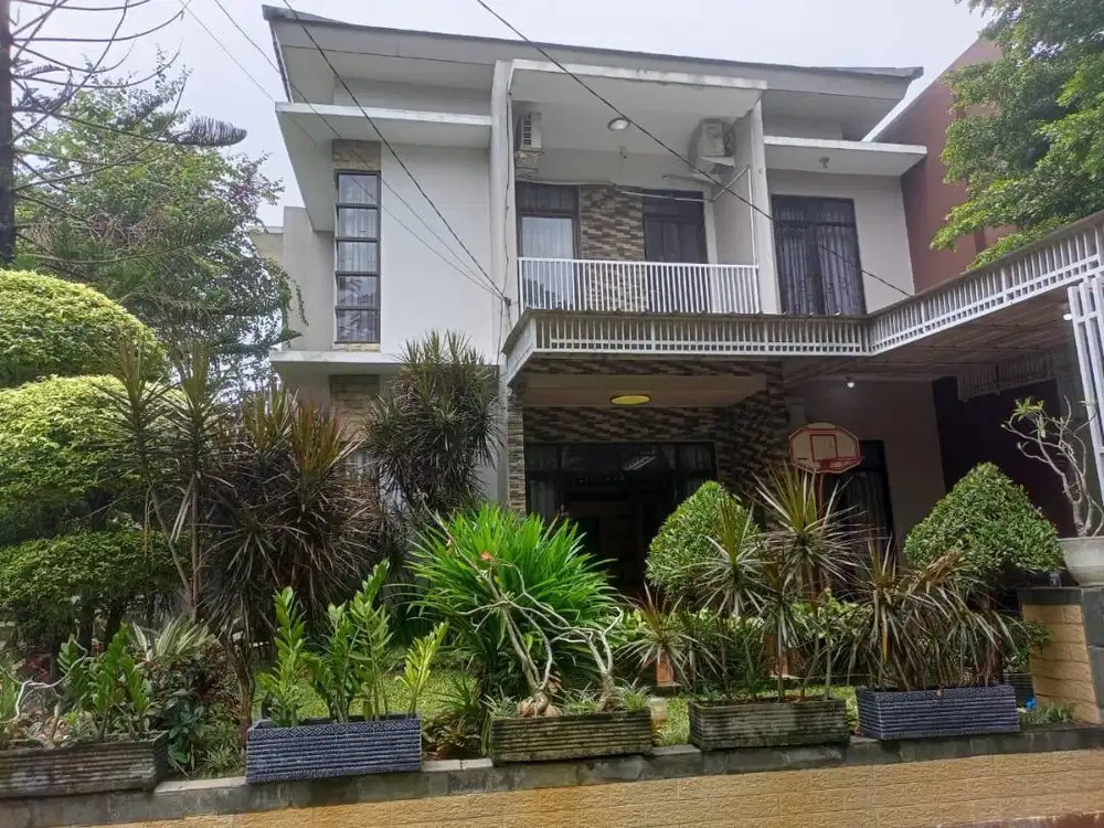 Di Jual Rumah Tinggal (2 Lantai)