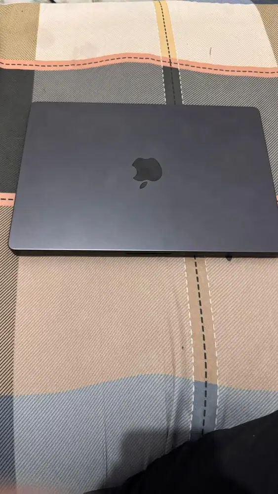 MACBOOK PRO M4 16/512 garansi sampe oktober 2026