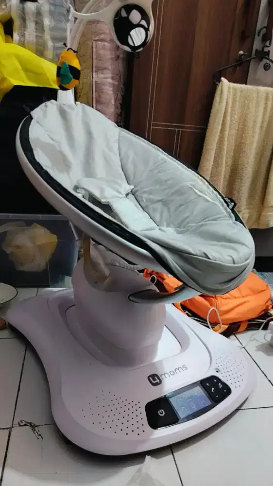 Bouncer ayunan Momoimom elektrik / electric 4mom mamaro