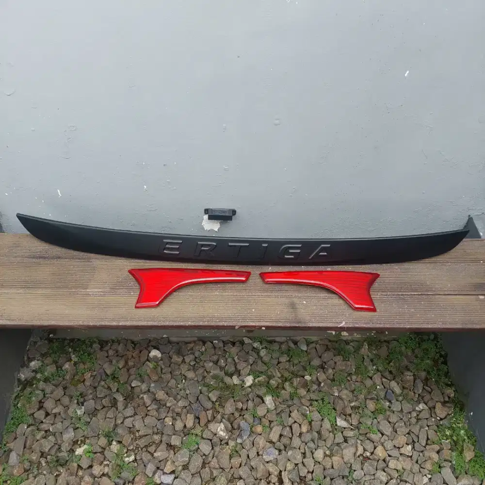 Trunk lid dan reflector bagasi ERTIGA 2012 ke atas