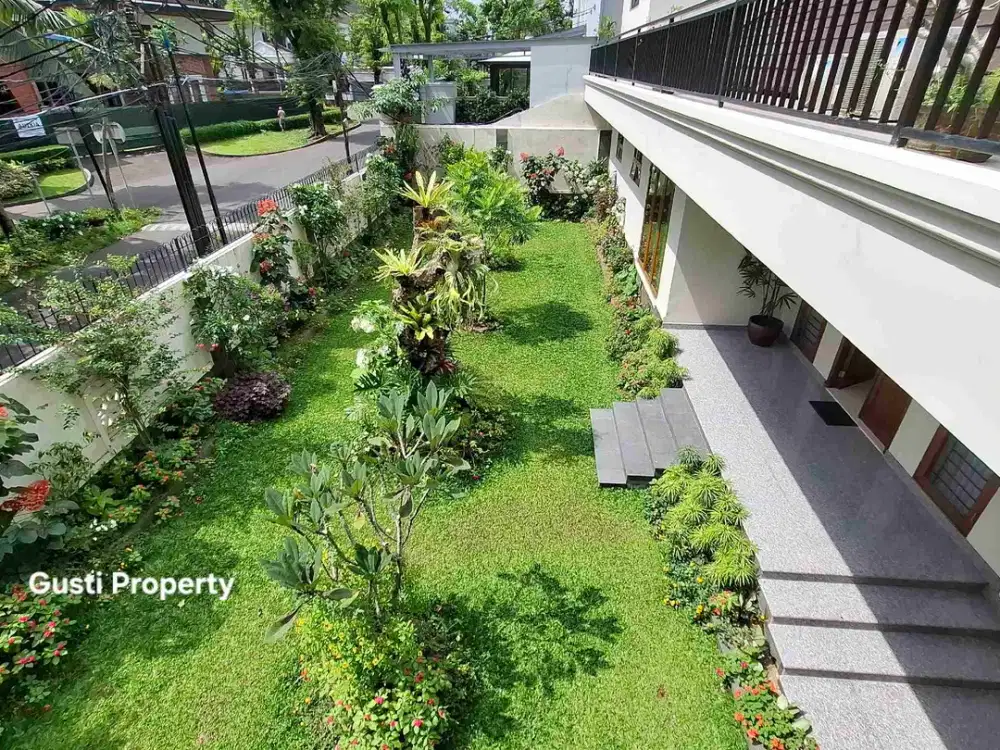 Brand New Tropical Natural House dalam komplek depan taman area cilandak