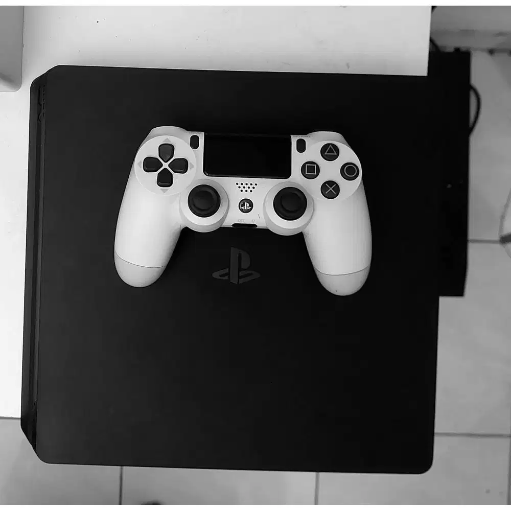 PS4 Slim Original Sony - 500gb + 1 Stick ORIGINAL