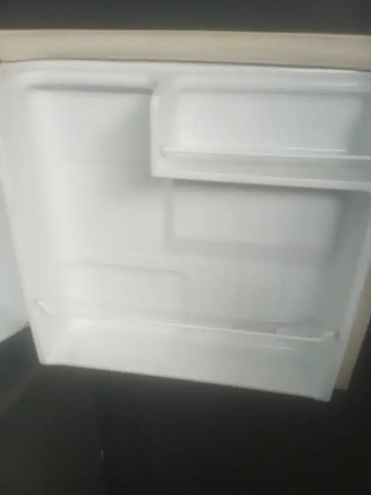 Di jual kulkas mini bar merk AQUA normal