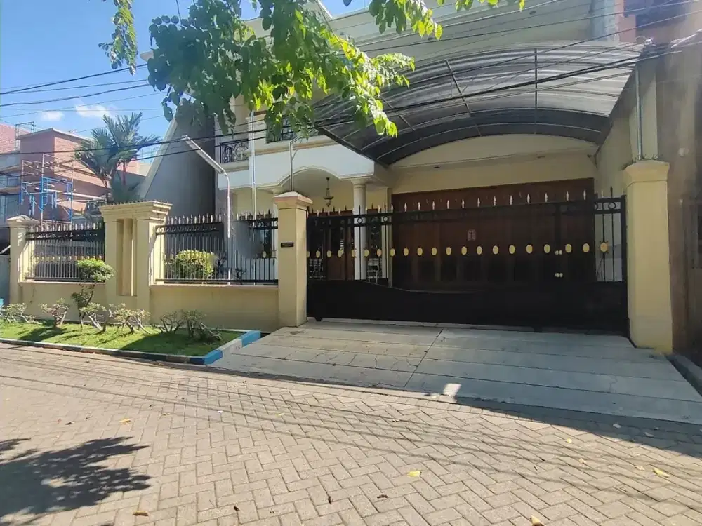 Rumah Mewah Manyar, Tengah Kota. Semi Furnish