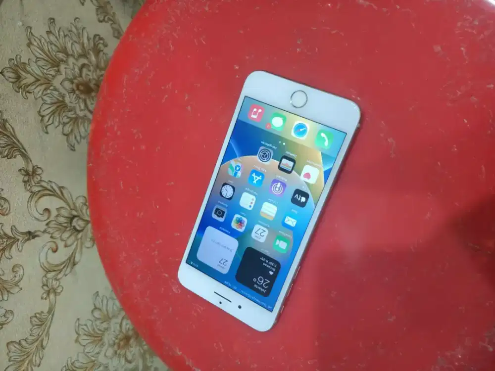 iPhone 8 plus 64gb bh 88 mlus normal semua all operator SM kabel saja