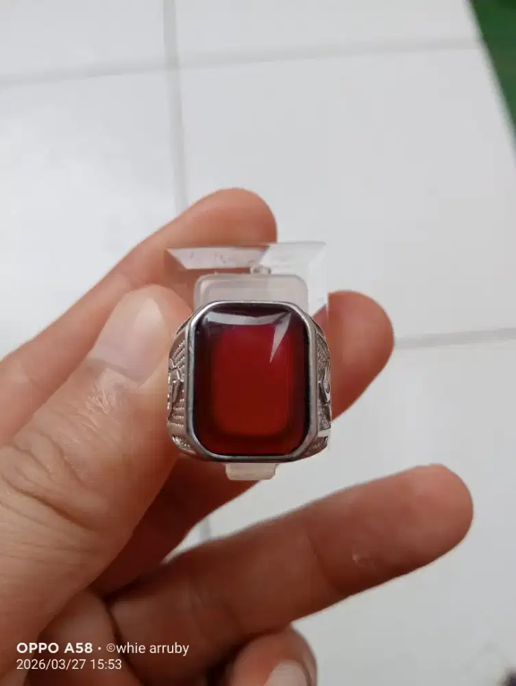 Batu Cempaka Madu atau Merah