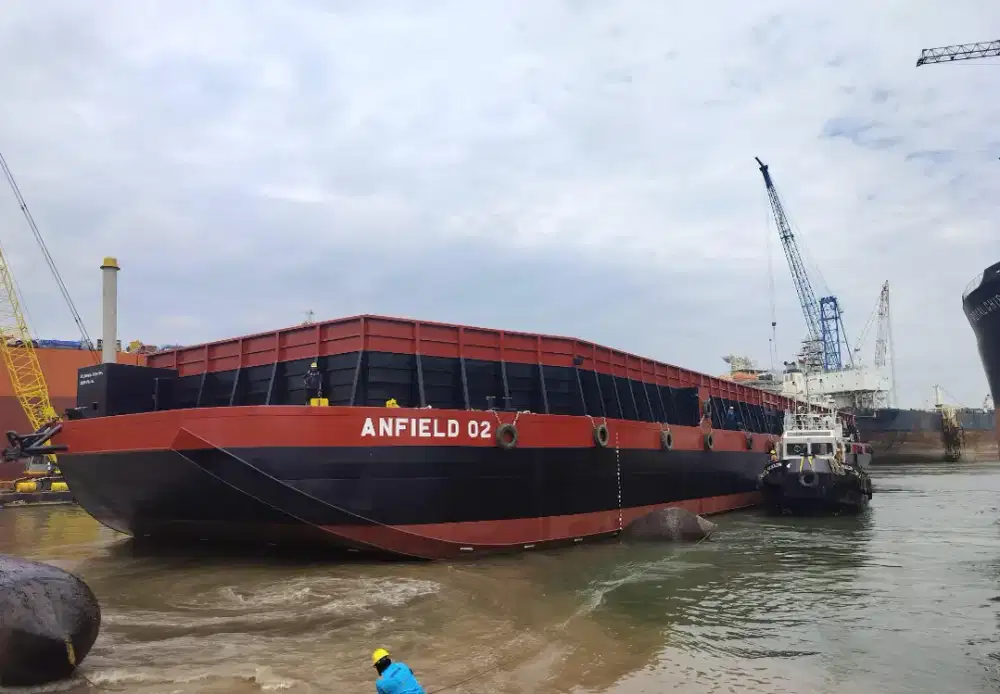 Di jual tongkang only 300 feet tahun 2025