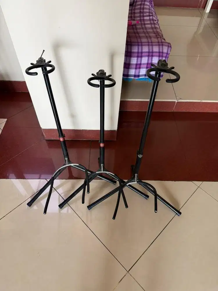 Stand gitar acoustic dan elektrik