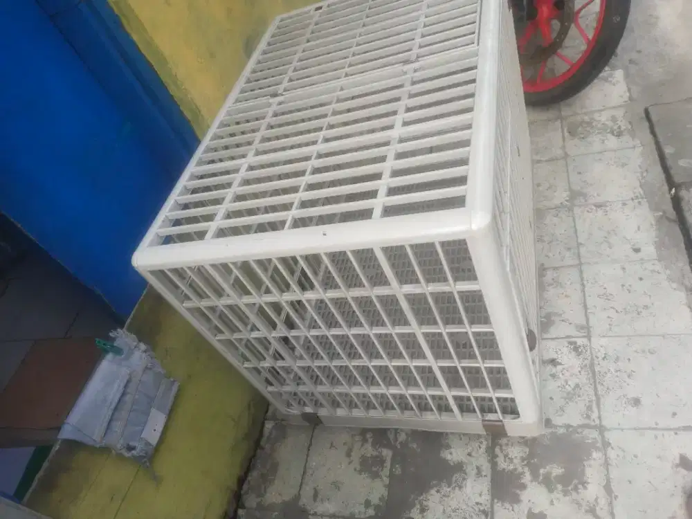 Kandang kucing Anggora 
Di mahar 350.000 nego 
Terima kasih