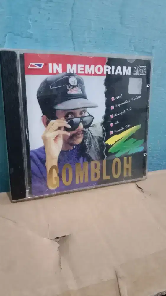 Kaset cd gombloh