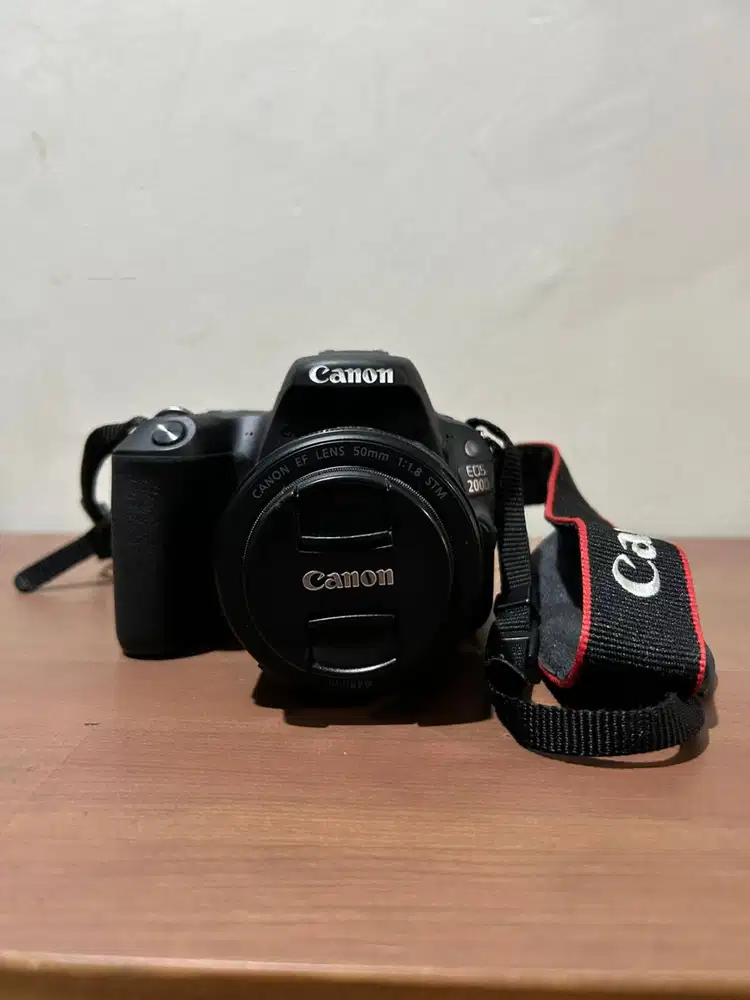 Canon eos200d efs18 55iii kit dan Lens Tamron 18-200mm f/3,5-6,3 Di
