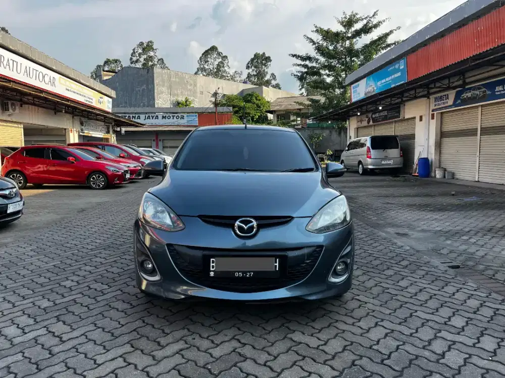 DP 15JT ANGSURAN CUMA 2JUTAAN MAZDA 2 R HB AT 2011 STEEL GREY !!