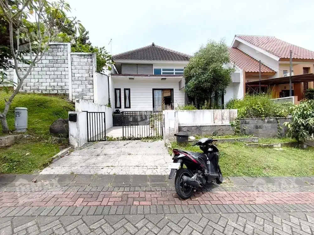 Disewakan Rumah 2 Lantai Daerah Tidar Malang, Row Jalan Lebar