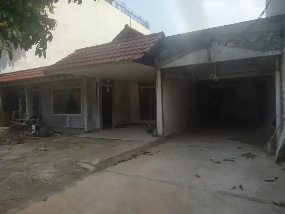 DISEWA RUMAH COCOK UNTUK KANTOR JL. CIASEM  DEKAT SENOPATI KEBAYORAN BARU JAKARTA SELATAN