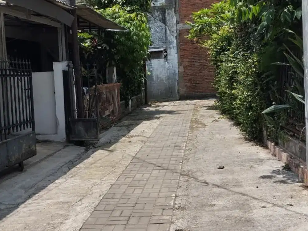 Rumah siap huni di kawasan strategis Cibabat, lingkungan aman dan nyaman, dekat berbagai fasilitas umum.