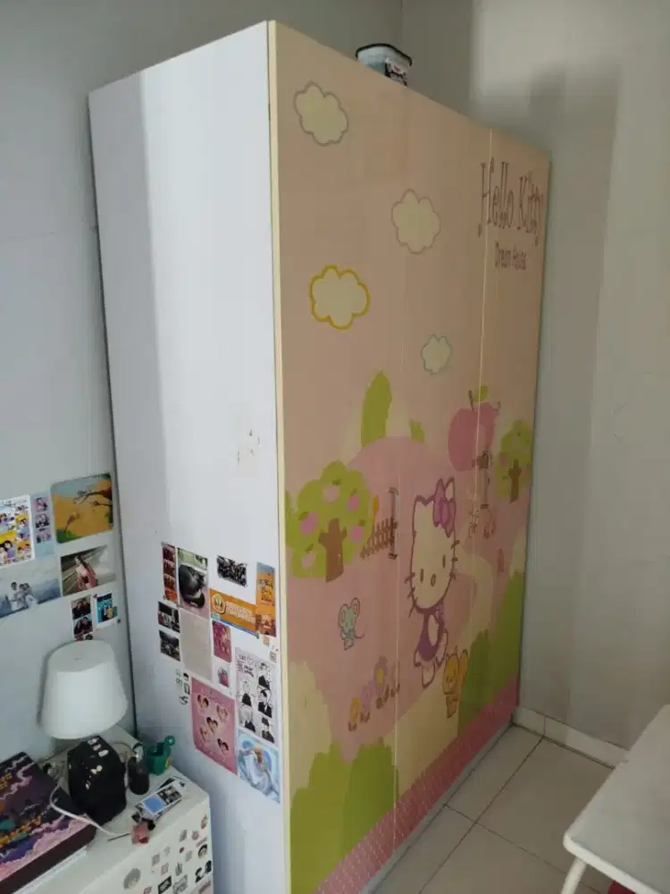 Di Jual Lemari Pakaian. Tempat Tidur. Meja belajar