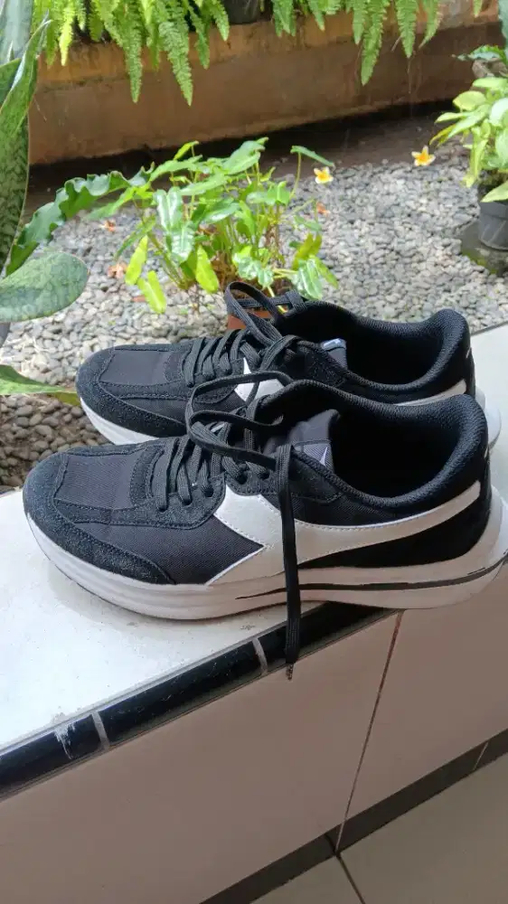 Diadora size 43