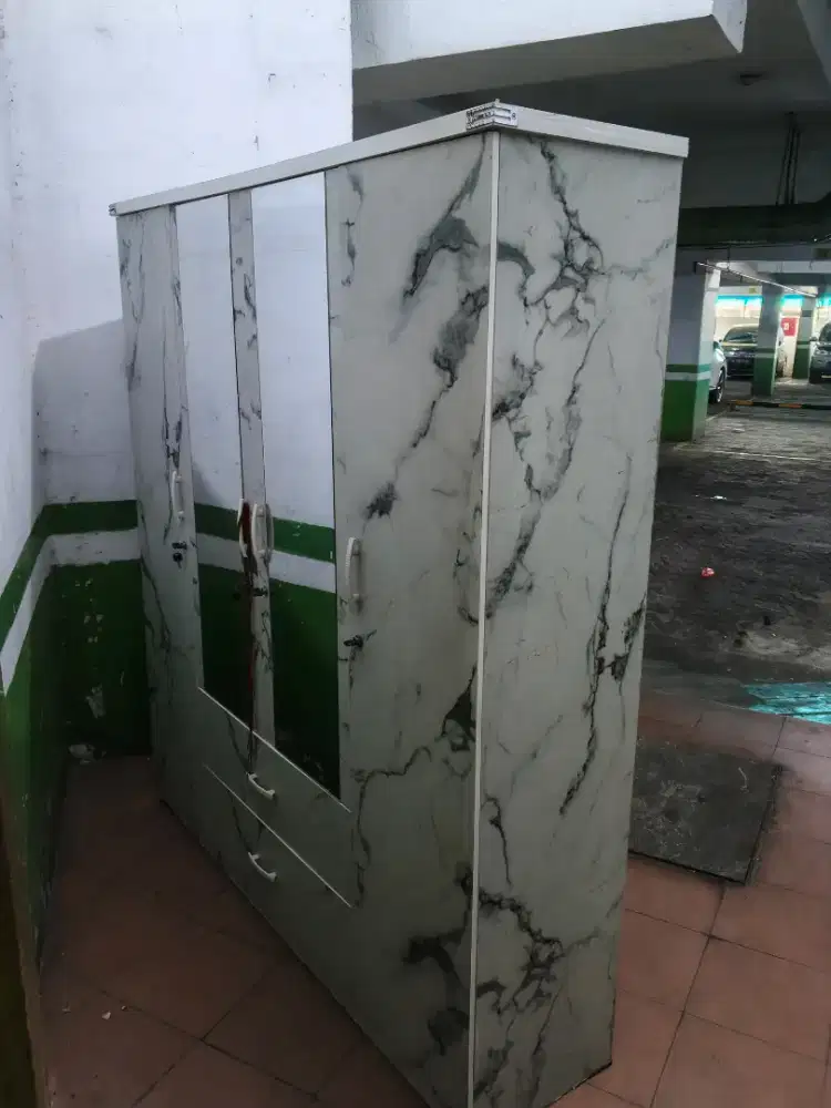 Lemari model olympic