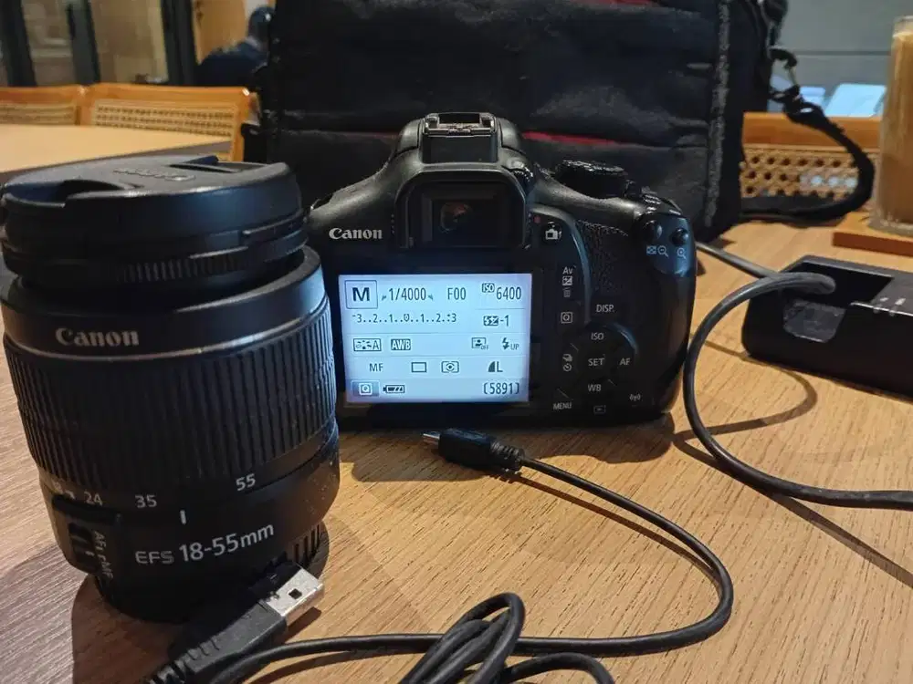 Dijual DSLR Canon 1300D fullset (no box) + Memory 64GB, siap pakai