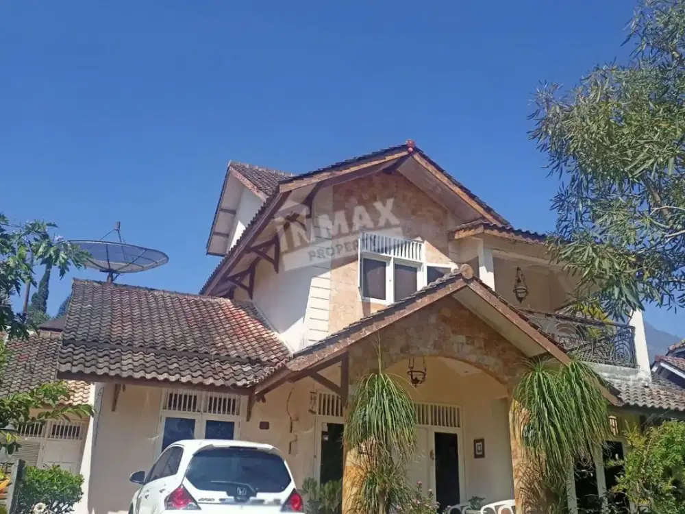 Rumah 2 Lantai Terawat Full Furnished+2 Piano di Batu, Daerah Aman