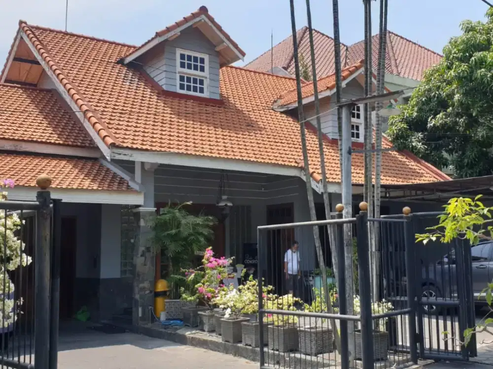 Dijual Murah Rumah Usaha 2 Lantai Raya Gayungsari Barat