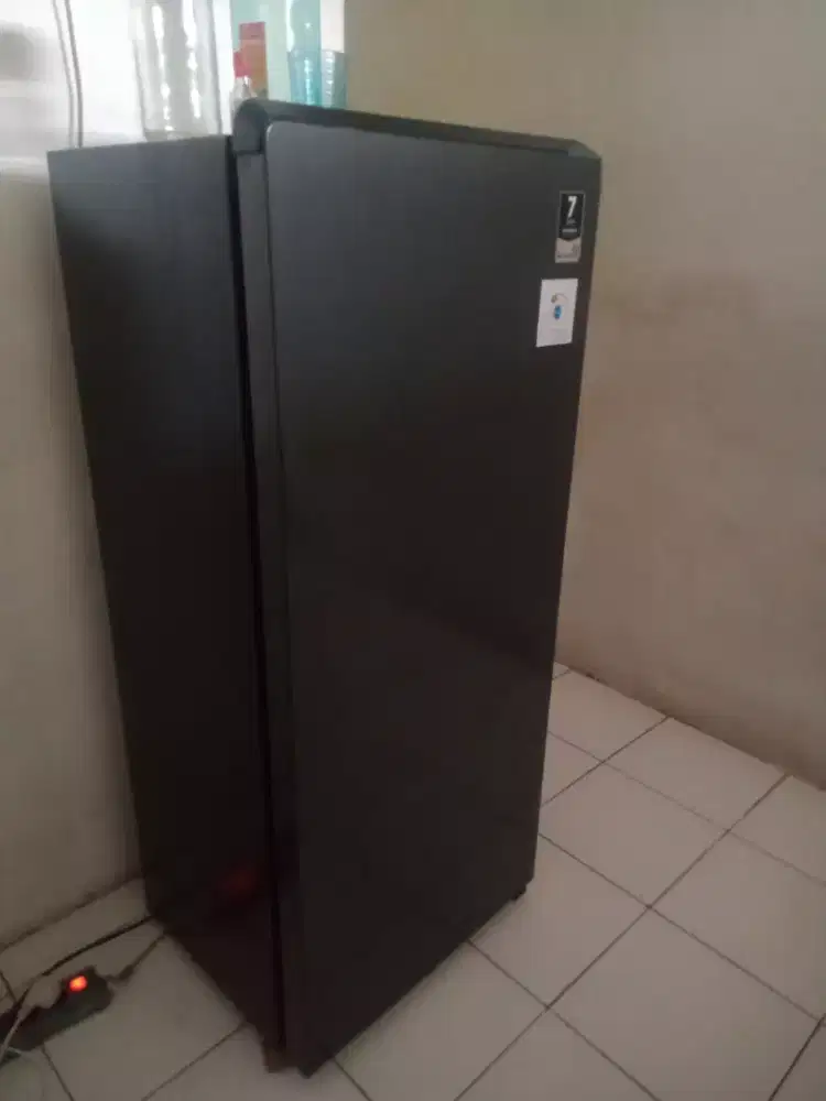 Kulkas Aqua AQR-D185