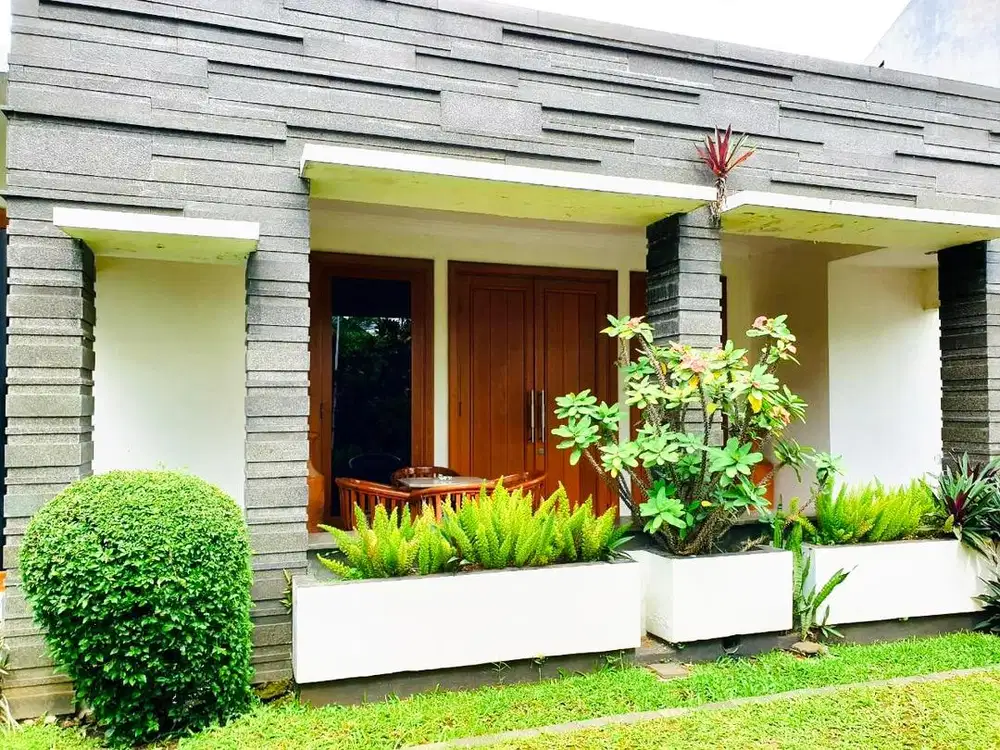 Dijual rumah di lokasi strategis main road arcamanik