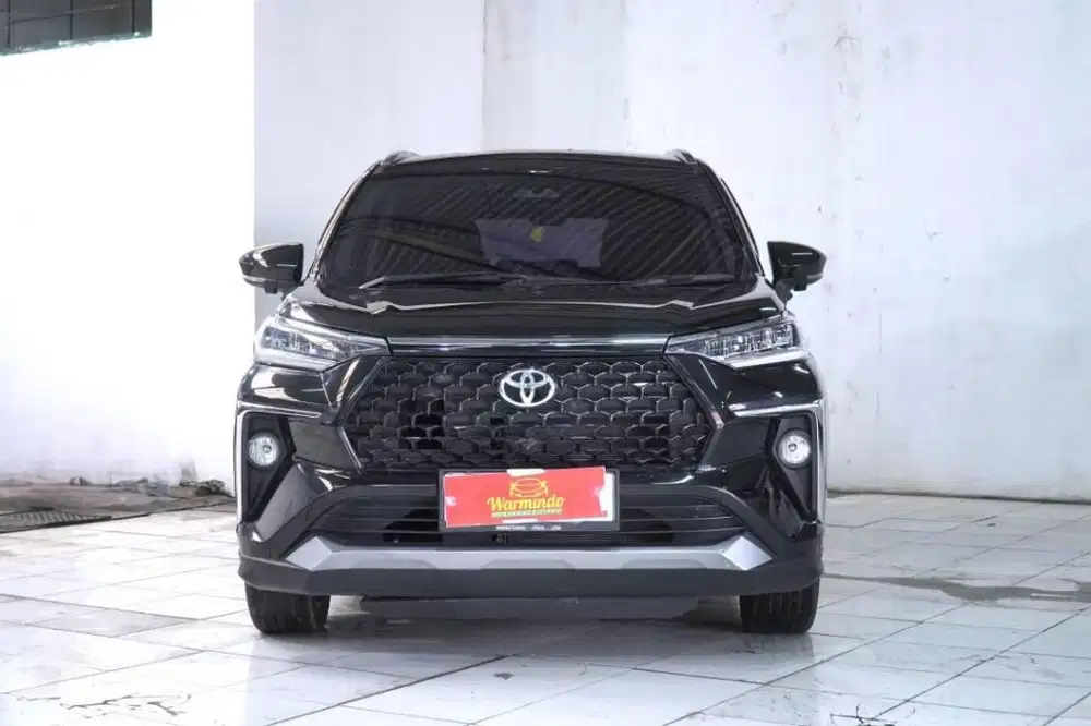 Toyota Veloz Q TSS CVT tahun 2022 hitam Low KM Avanza Matic AT