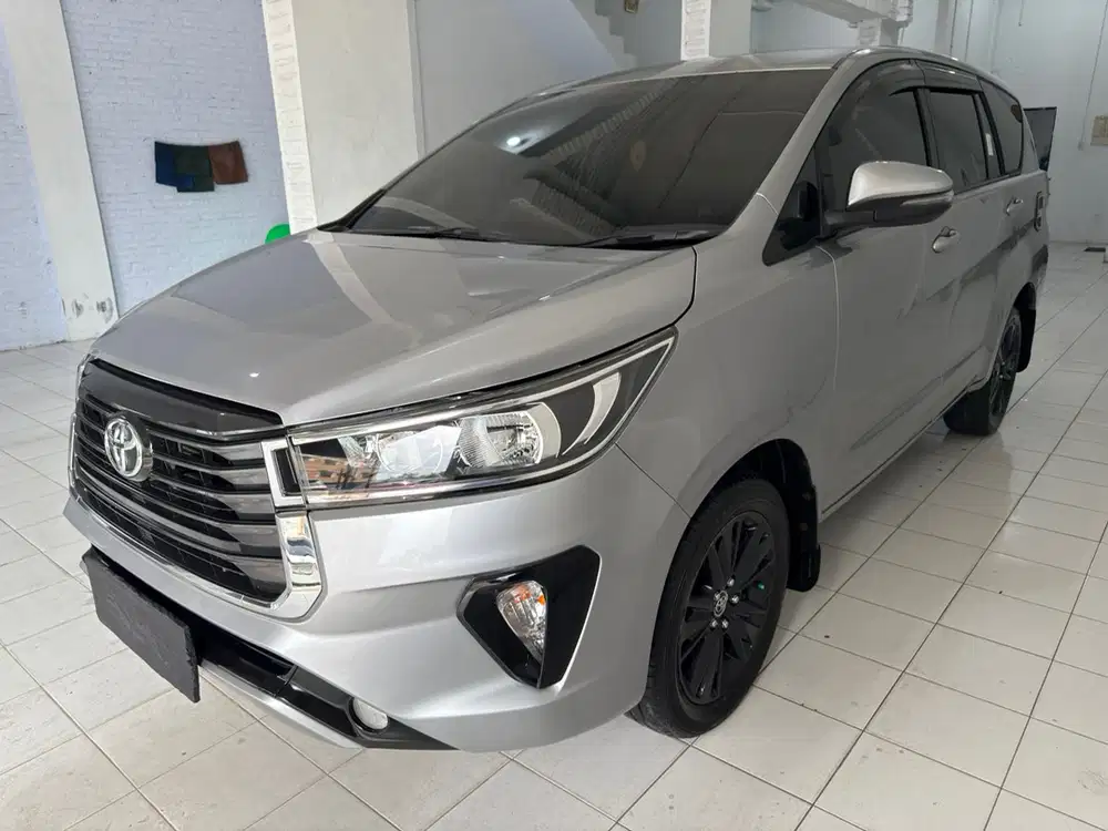 Innova 2.4 G Diesel Manual 2022 Silver