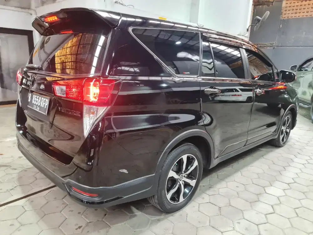 Innova Venturer Diesel 2.4 AT