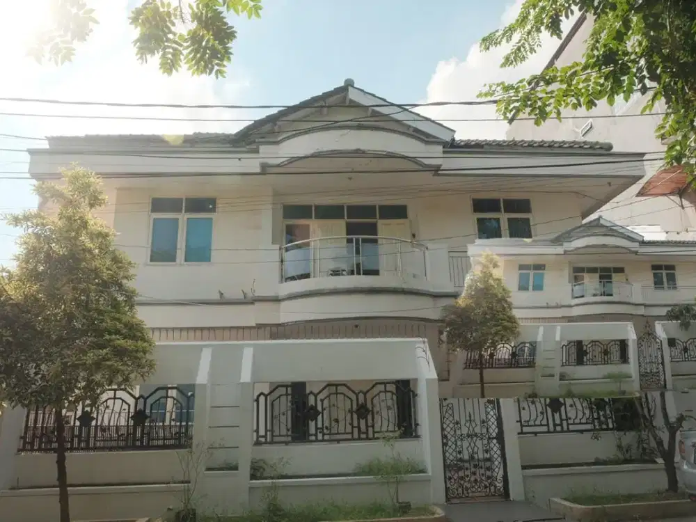 Di jual rumah Mewah  hook  Strategis Komplek Jalan  Utama Harapan Indah Bekasi