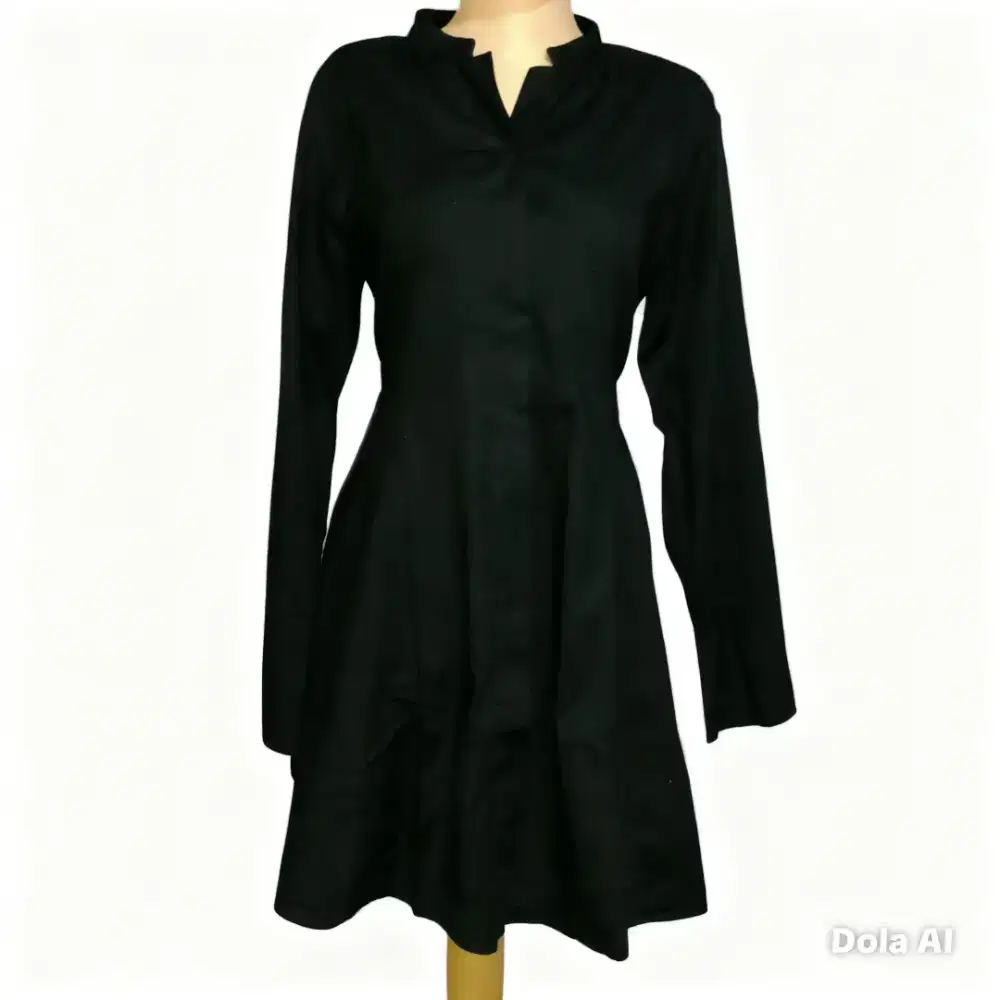 Judul: Gaun Mini Hitam Polos – Gaya Sederhana Elegan