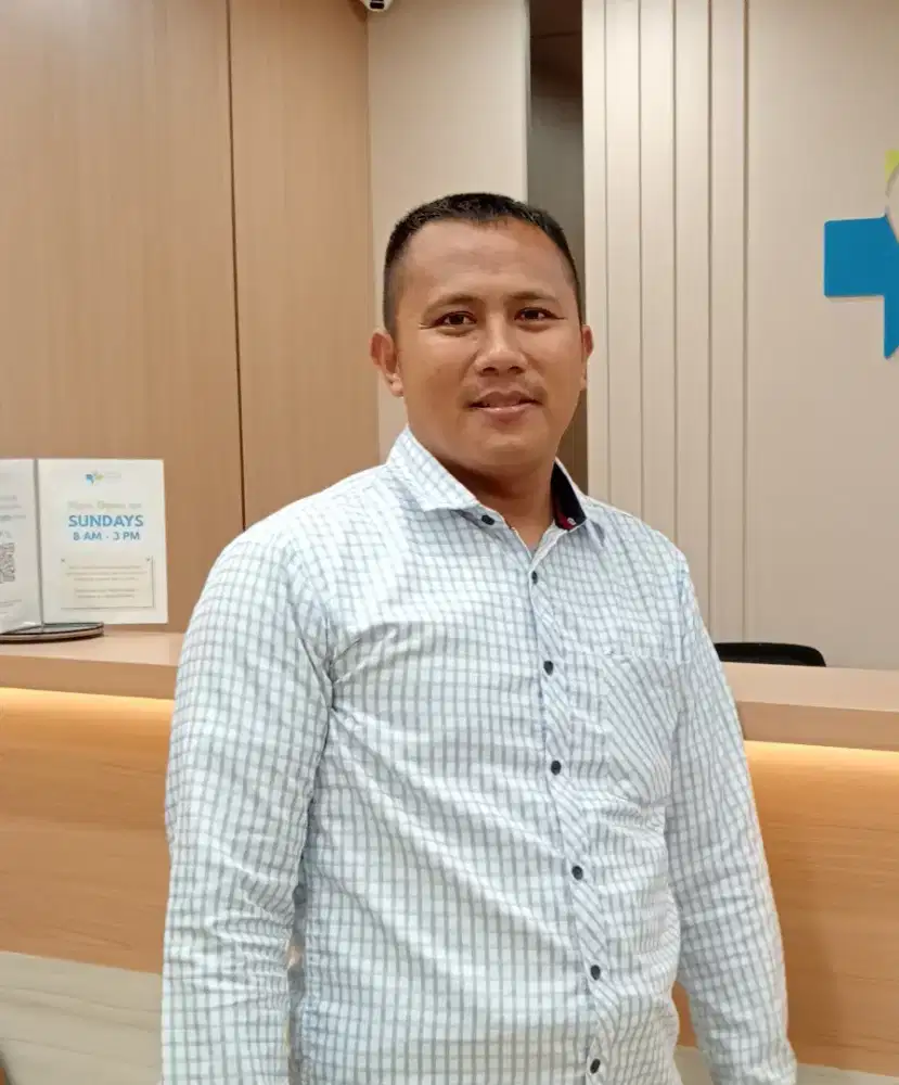 Mencari kerja sebagai supir pribadi.