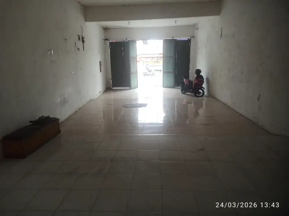 Disewakan Tempat Usaha / Rumah Tepi Jalan, Bangunan Los.