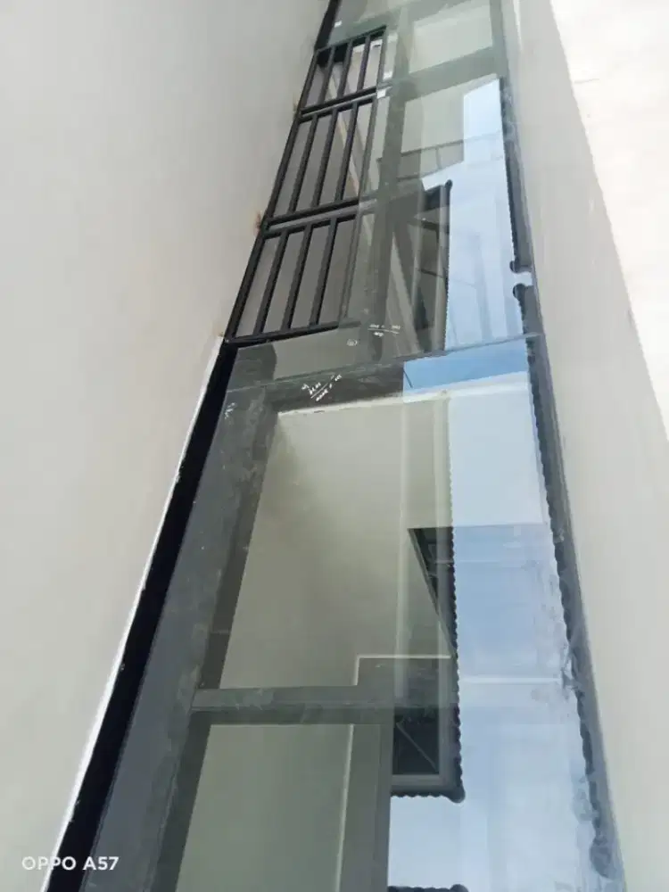 Kanopi kaca tempred bening