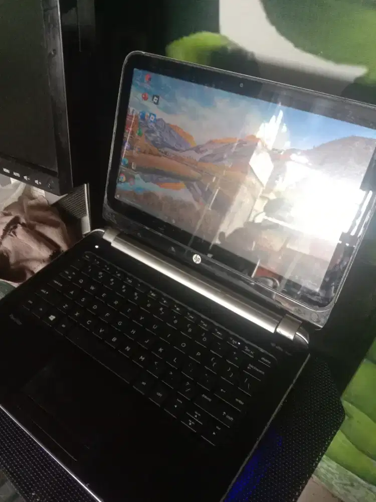 Laptop hp 11 inch touchscreen normal