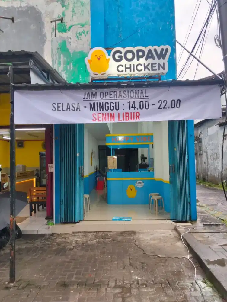 Dibutuhkan pegawai untuk stan makanan