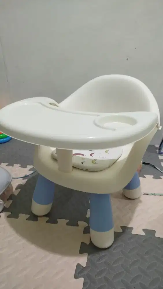 Kursi makan bayi