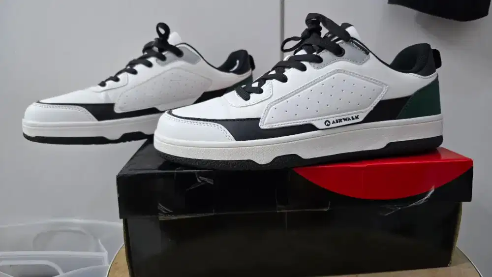Sepatu Airwalk Putih size 42 (Masih Baru)